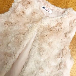 Girls H&M soft pink faux fur vest size 9-10